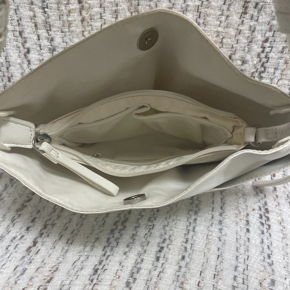 Steve Madden Medium Size Cream Color Faux Leather Bag w/Silver Accents - Picture 11 of 14